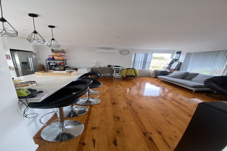 Photo of property in 1/30 Sunnyfield Crescent, Glenfield, Auckland, 0629