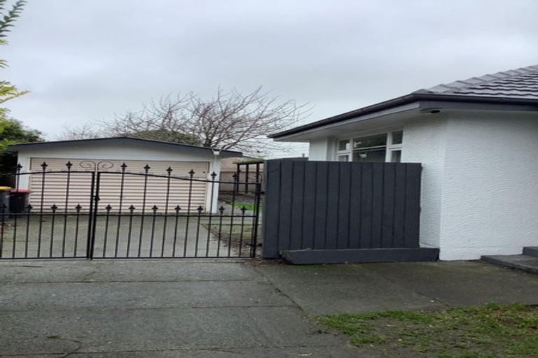 Photo of property in 18 Avonhead Road, Avonhead, Christchurch, 8042