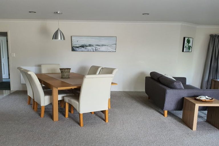 Photo of property in 5 Resolution Place, One Tree Point, 0118