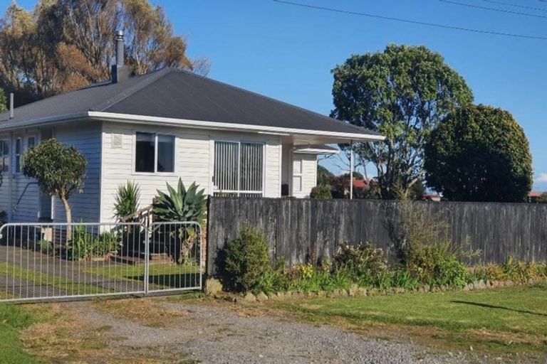 Photo of property in 11 Beach Road, Omata, New Plymouth, 4374
