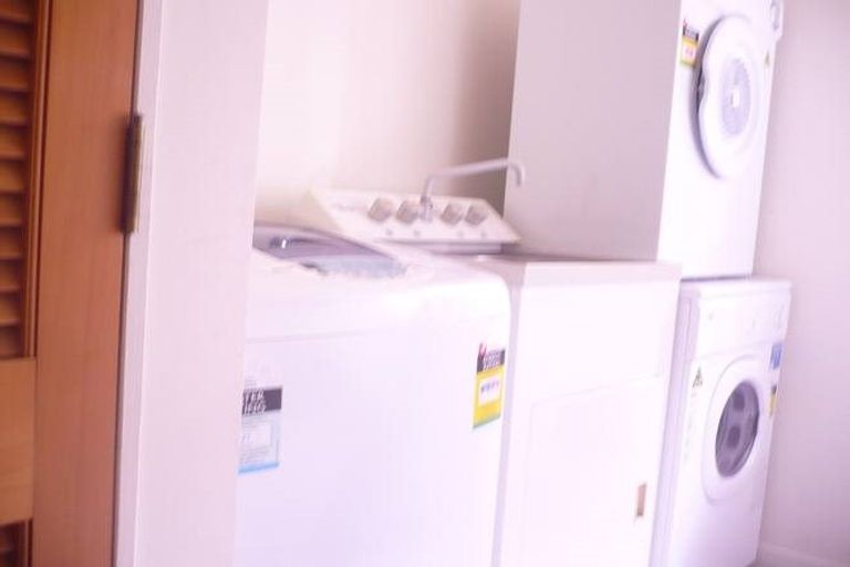 Photo of property in 28 Ronald Macken Place, Windsor Park, Auckland, 0632