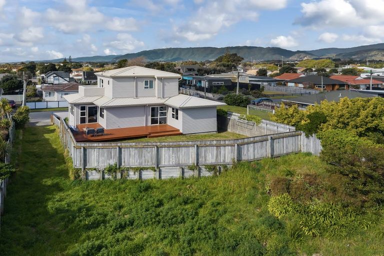 Photo of property in 6 Mahana Road, Paraparaumu Beach, Paraparaumu, 5032
