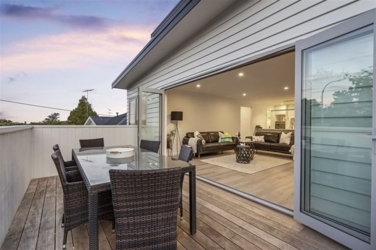 Photo of property in 9a Clematis Avenue, Murrays Bay, Auckland, 0630
