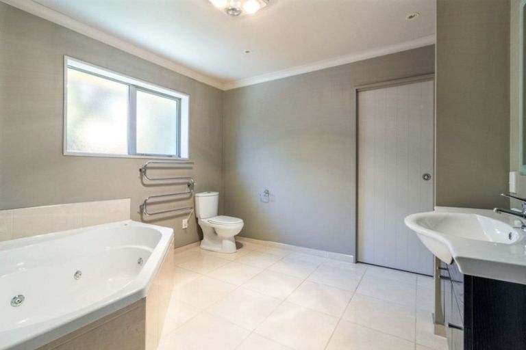 Photo of property in 6 Foresters Crescent, Parklands, Christchurch, 8083