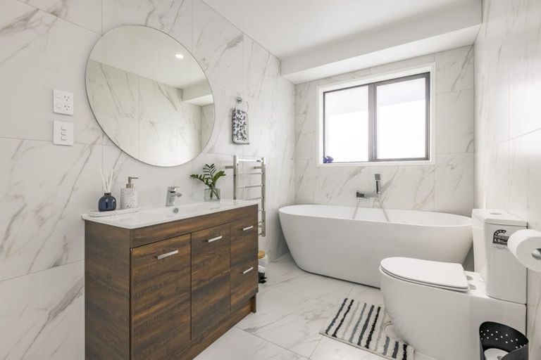 Photo of property in 55a Twin Parks Rise, Papakura, 2110