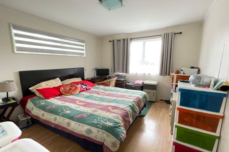 Photo of property in 37 Trias Road, Totara Vale, Auckland, 0629