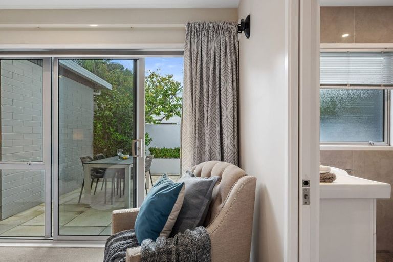 Photo of property in 25d Saltburn Road, Milford, Auckland, 0620