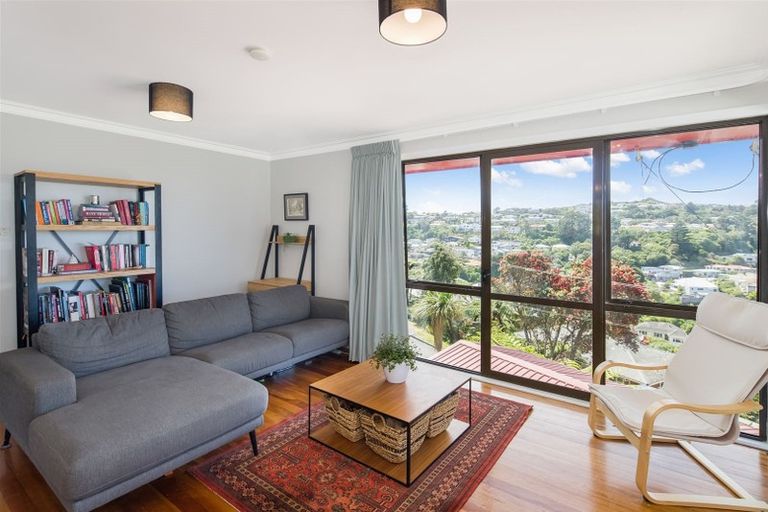 Photo of property in 102 Ruskin Road, Newlands, Wellington, 6037