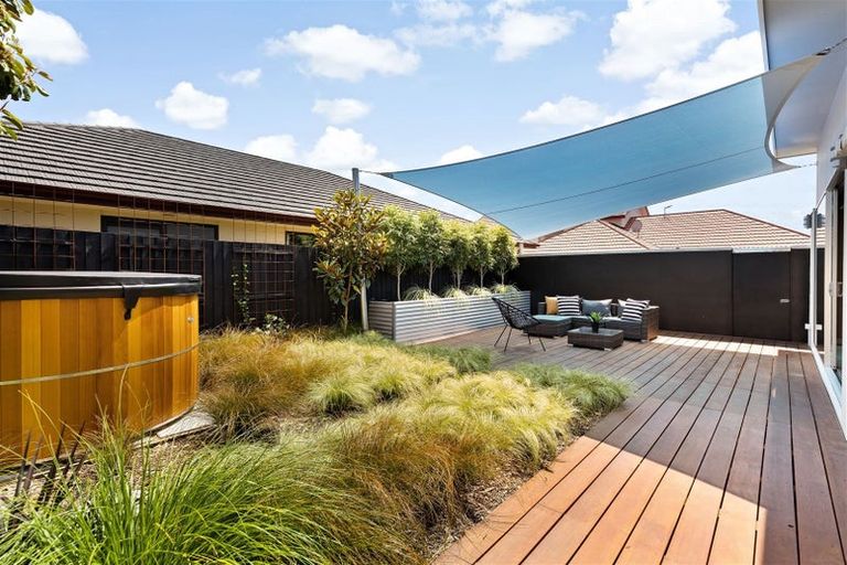 Photo of property in 11 Linkwater Way, Parklands, Christchurch, 8083