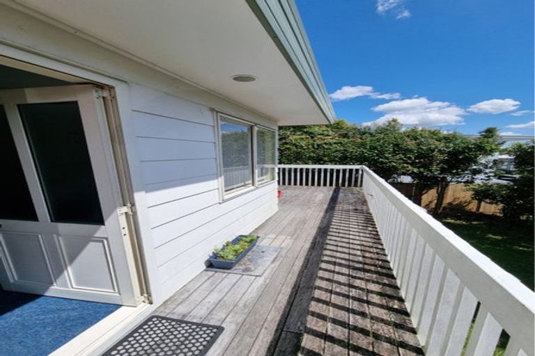 Photo of property in 2/74 College Road, Northcote, Auckland, 0627