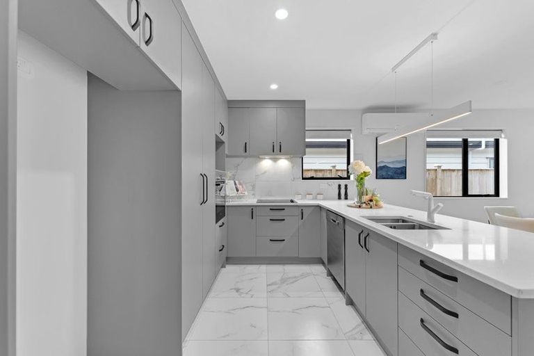 Photo of property in 14 Noia Way, Karaka, Papakura, 2113