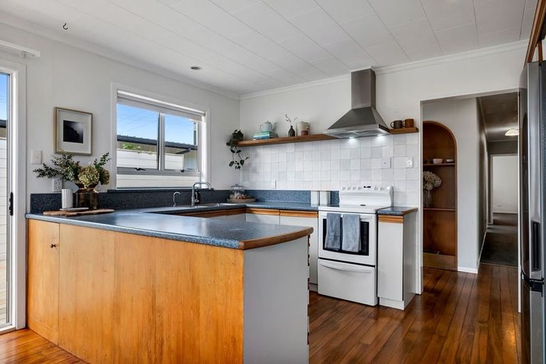 Photo of property in 3 Del Mar Place, Merrilands, New Plymouth, 4312