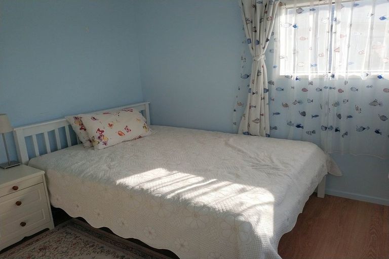 Photo of property in 2/6 Currey Crescent, Milford, Auckland, 0620