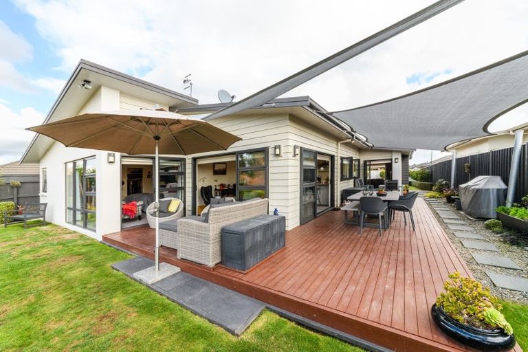 Photo of property in 4a Silkwood Place, Fitzherbert, Palmerston North, 4410