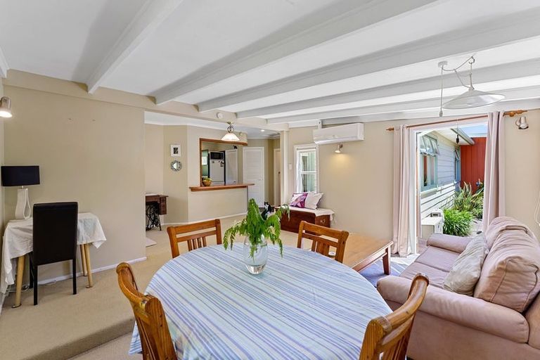 Photo of property in 2 Tui Crescent, Waikanae, 5036