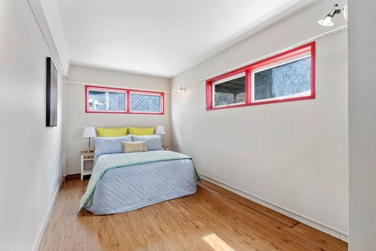 Photo of property in 15 Brunton Place, Glenfield, Auckland, 0629