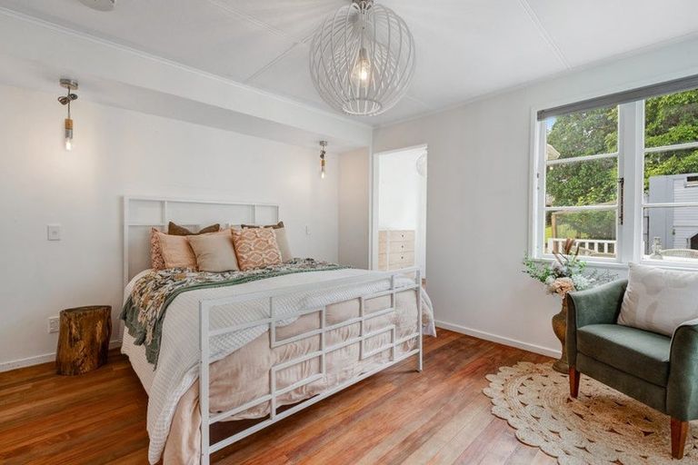 Photo of property in 10 St James Avenue, Helensville, 0800