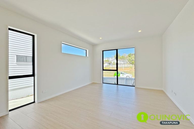Photo of property in 7d Buisson Glade, West Harbour, Auckland, 0618