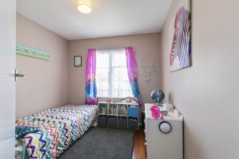 Photo of property in 118 Wainuiomata Road, Wainuiomata, Lower Hutt, 5014