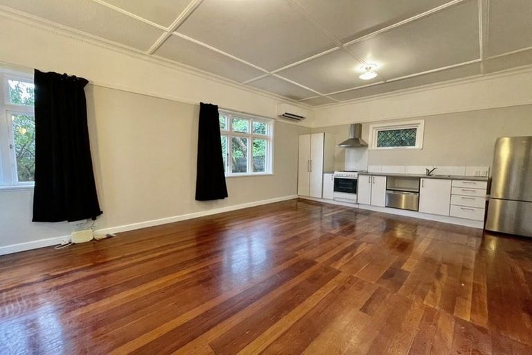 Photo of property in 94 Derwent Street, Island Bay, Wellington, 6023