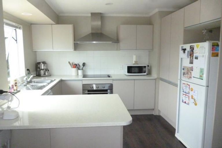 Photo of property in 2/15 Mccahill Views, Botany Downs, Auckland, 2010