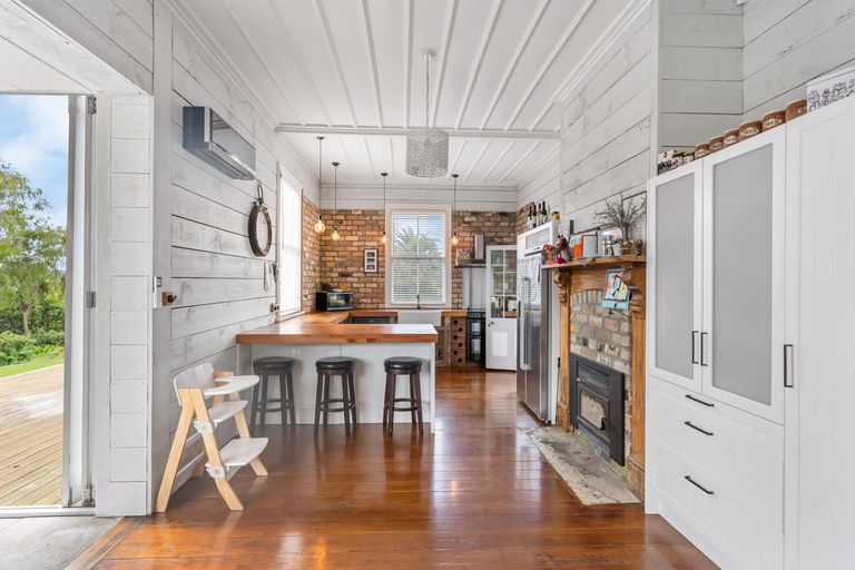 Photo of property in 2 Collingwood Road, Waiuku, 2123