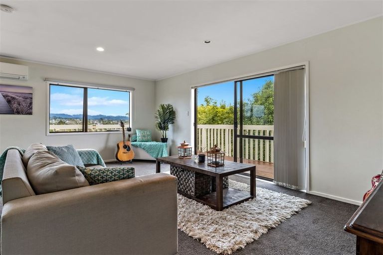 Photo of property in 2/31 Rangeview Road, Sunnyvale, Auckland, 0612