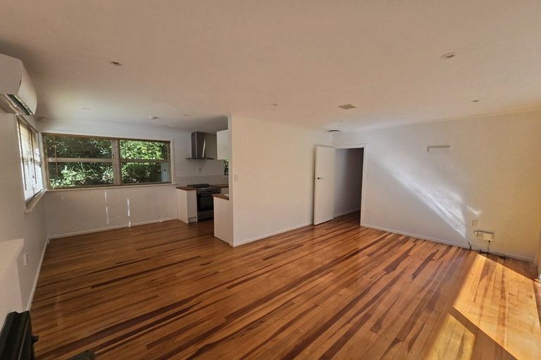 Photo of property in 38 Catherine Crescent, Paparangi, Wellington, 6037