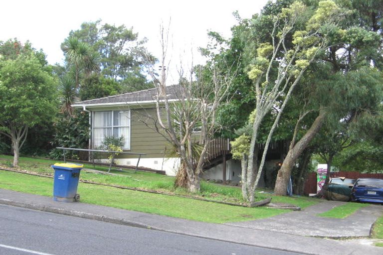 Property details for 14 Kemp Road, Massey, Auckland, 0614