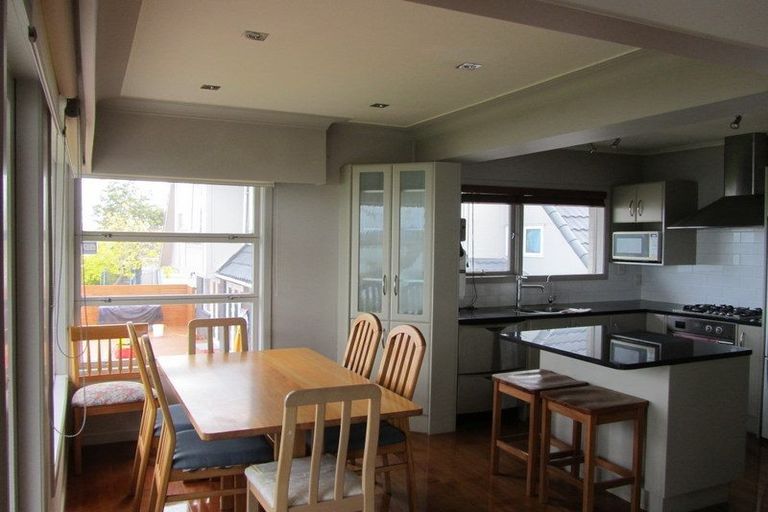Photo of property in 73 Sylvan Avenue, Northcote, Auckland, 0627