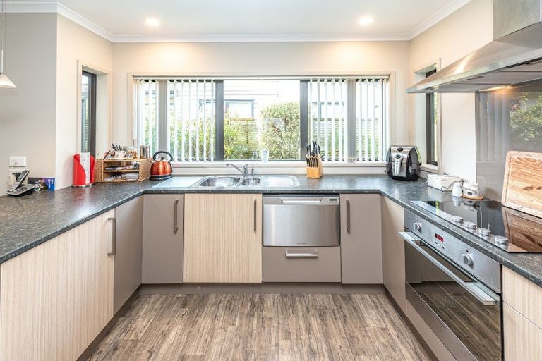 Photo of property in Caversham Park, 2/7 Caversham Road, Westmere, Whanganui, 4501