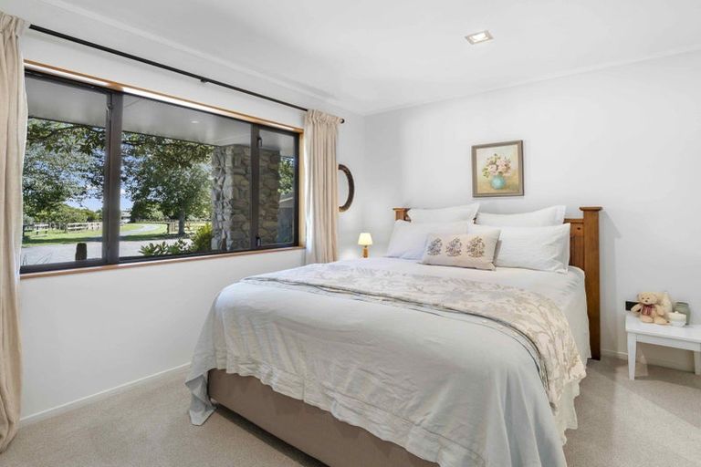 Photo of property in 424 Tararua Road, Levin, 5571