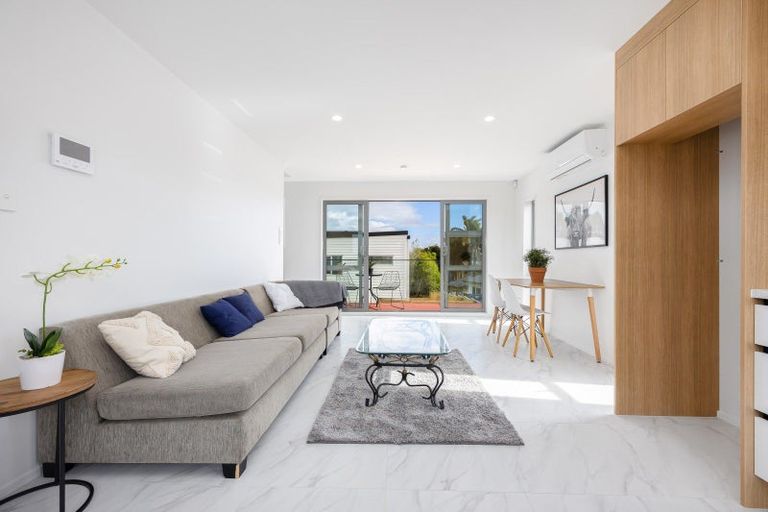 Photo of property in 298f Sunset Road, Windsor Park, Auckland, 0632