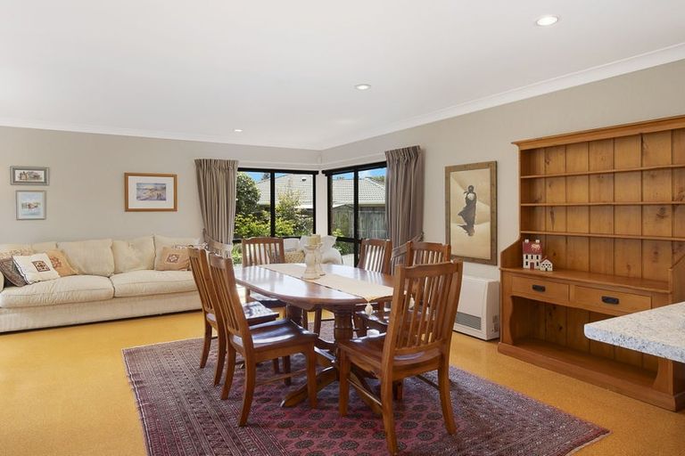 Photo of property in 12 Papawai Grove, Waikanae, 5036