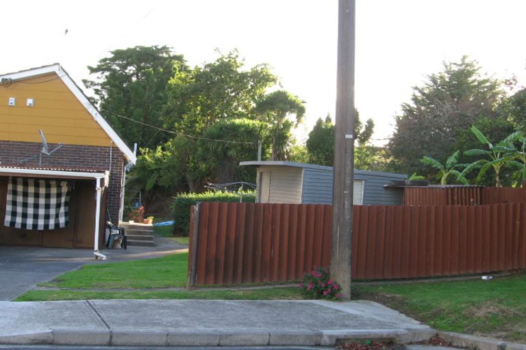 Photo of property in 2/6 Pomelo Road, Te Atatu South, Auckland, 0610