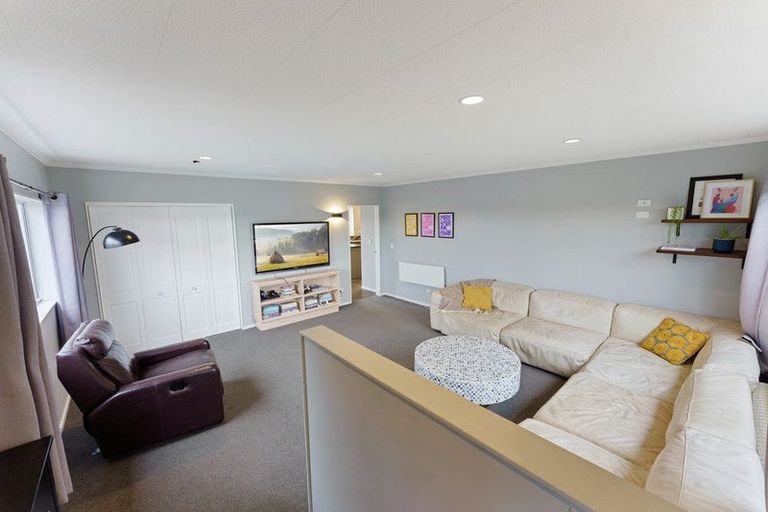 Photo of property in 33 Margaret Road, Raumati Beach, Paraparaumu, 5032