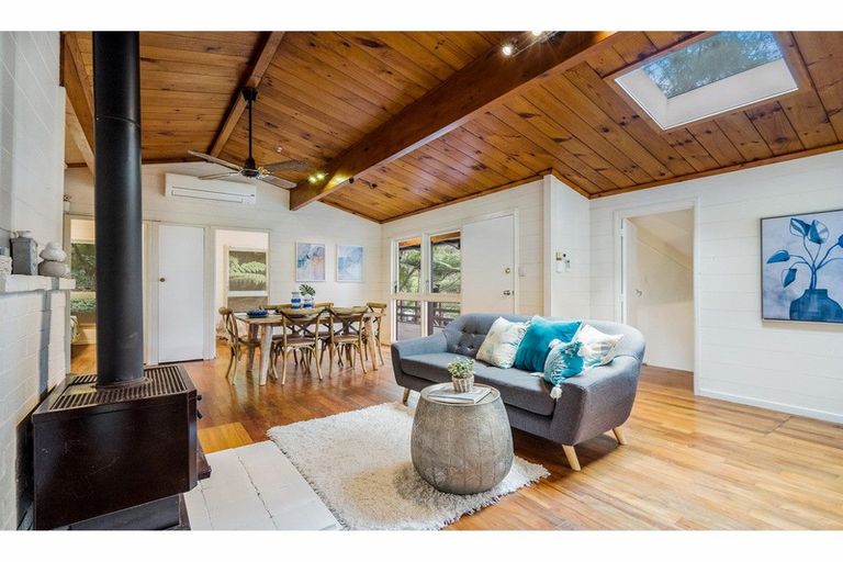 Photo of property in 230 Atkinson Road, Titirangi, Auckland, 0604