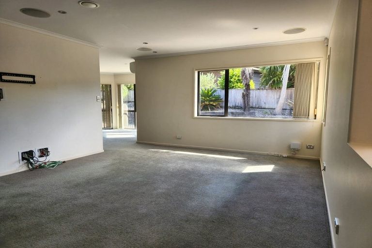 Photo of property in 60 Cabeleigh Drive, Helensville, 0800