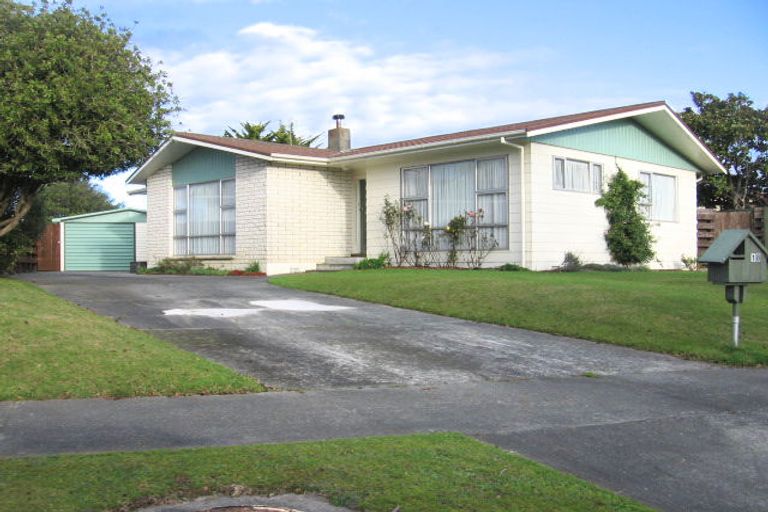 Photo of property in 18 Palliser Place, Milson, Palmerston North, 4414