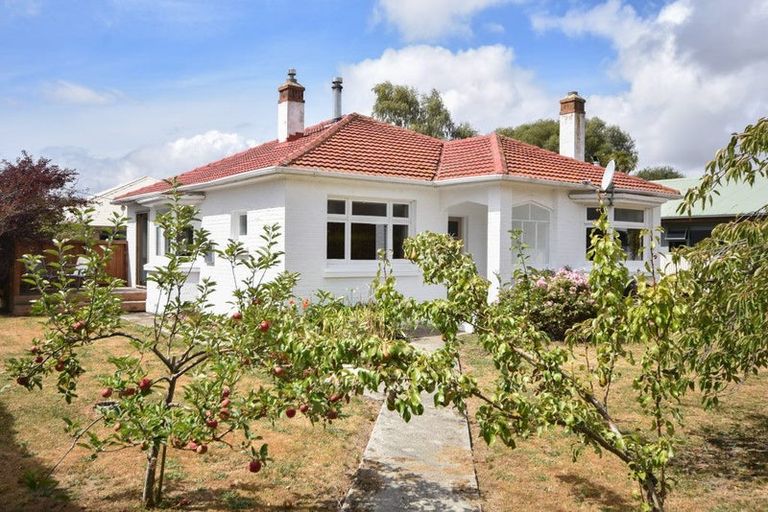 Photo of property in 19 Burns Street, Milton, 9220