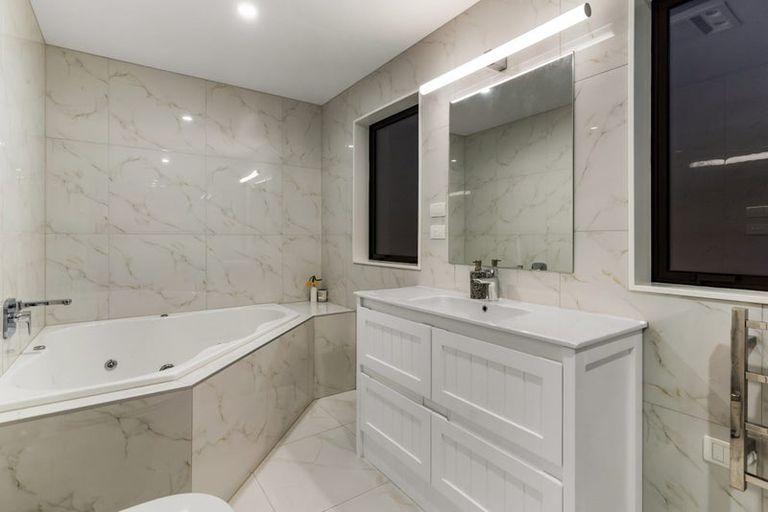 Photo of property in 76 Drumbuoy Drive, Flat Bush, Auckland, 2019