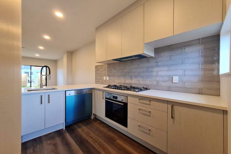 Photo of property in 5/200 Sunnynook Road, Totara Vale, Auckland, 0627