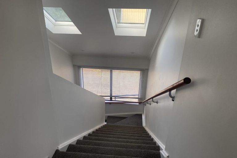 Photo of property in 54 Redoubt Road, Clover Park, Auckland, 2105