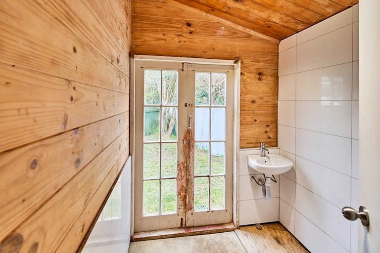 Photo of property in 3 Clematis Grove, Maungaraki, Lower Hutt, 5010