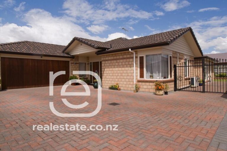 Photo of property in 14 Monash Place, Flat Bush, Auckland, 2016