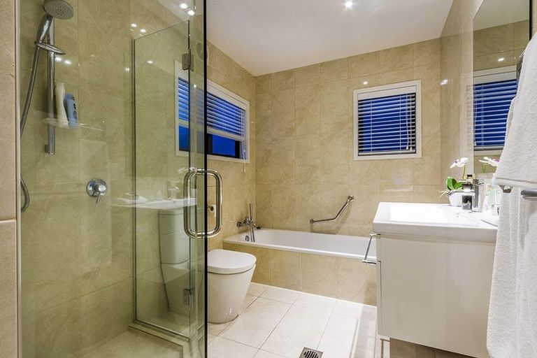 Photo of property in 33 Seacliffe Avenue, Belmont, Auckland, 0622