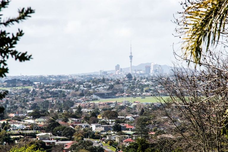 Photo of property in 52 Pleasant Road, Glen Eden, Auckland, 0602