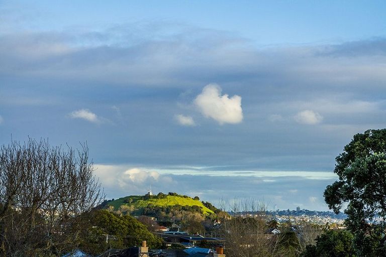 Photo of property in 33 Seacliffe Avenue, Belmont, Auckland, 0622