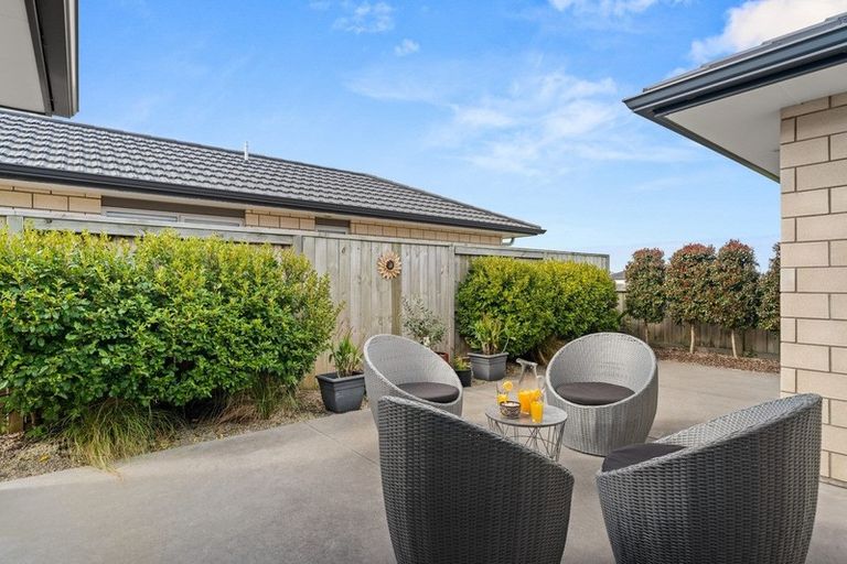 Photo of property in 11 Ponga Place, Papamoa Beach, Papamoa, 3118