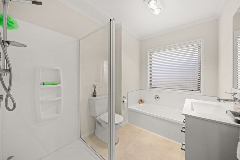 Photo of property in 11 Ponga Place, Papamoa Beach, Papamoa, 3118